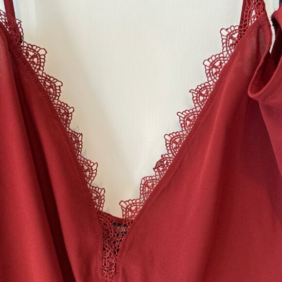 NWOT Deep V-Neck Lace lined‎ Cami - Picture 2 of 3